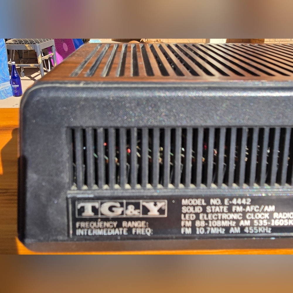 TG&Y Electronic Clock Radio/Alarm - Picture 5 of 8